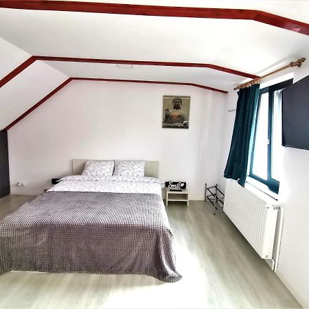 Casa J. Gusbeth Apartment Brasov Bagian luar foto