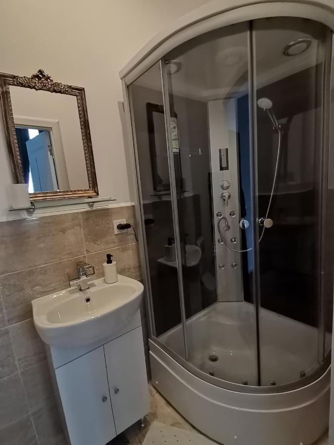 Casa J. Gusbeth Apartment Brasov Bagian luar foto